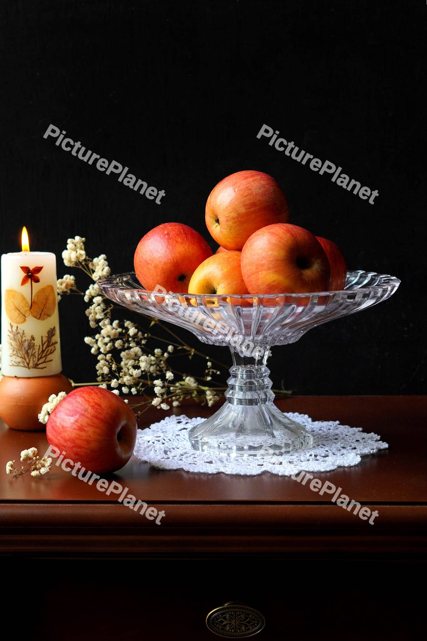Crystal bowl with red apples